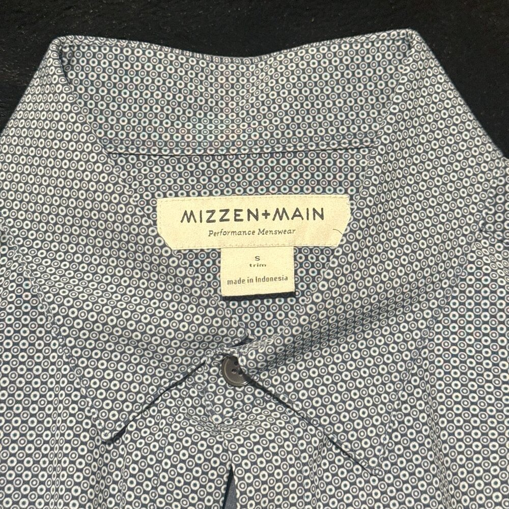 MENS MIZZEN + MAIN - SMALL TRIM FIT - SHORT SLEEVE BUTTON DOWN - BLUE GEO PRINT